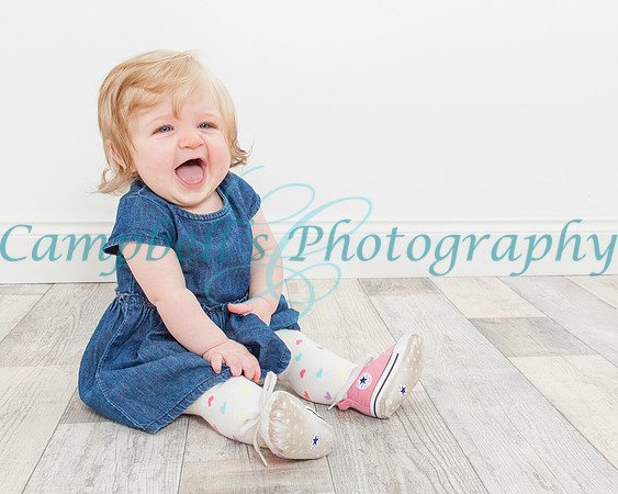 Lara - Little Sitter Mini Photoshoot, Morley, Leeds