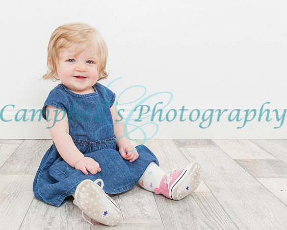 Lara - Little Sitter Mini Photoshoot, Morley, Leeds